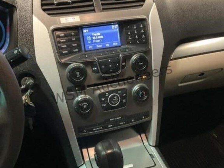 2015-ford-explorer-image-21