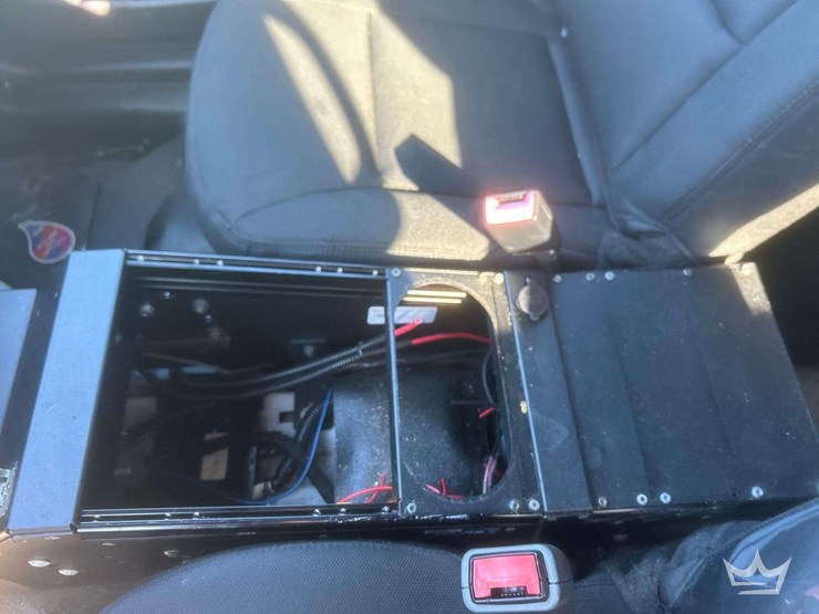 2016-ford-explorer-image-11