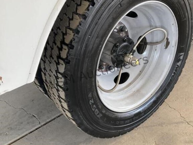 2017-ford-f550-image-8