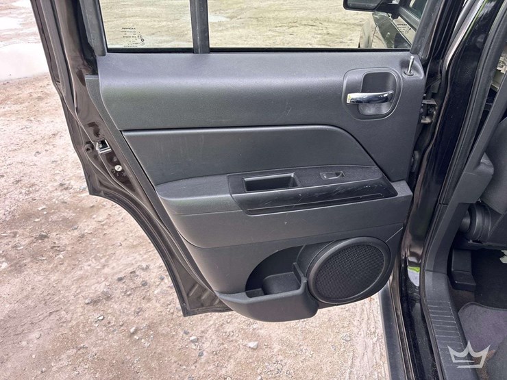 2016-jeep-patriot-sport-image-23