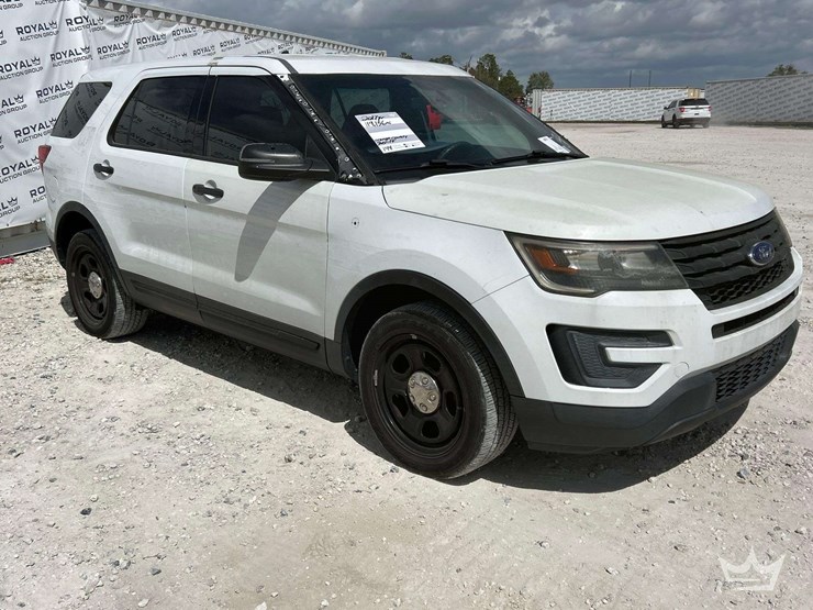 2017-ford-explorer-image-2