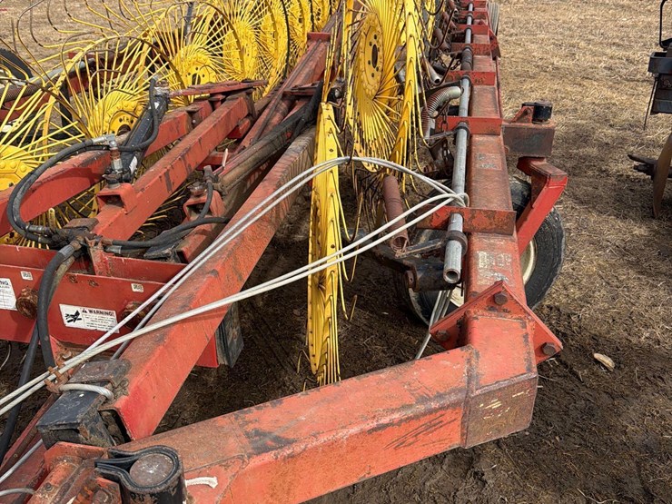 h&s-18-wheel-pull-type-rake-image-20