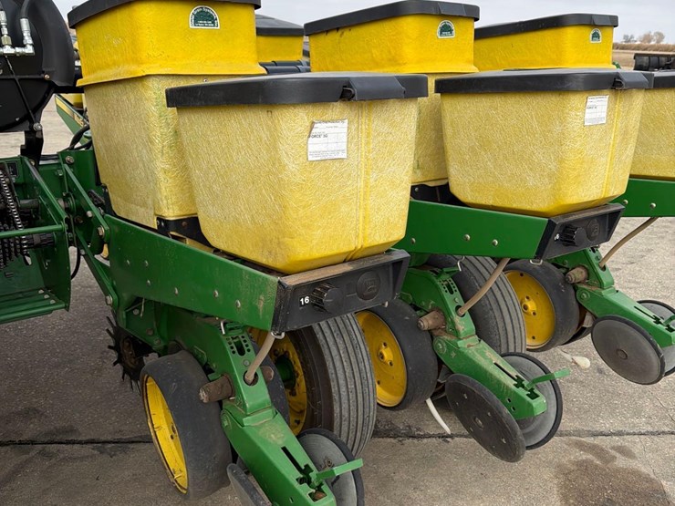 john-deere-7200-image-37