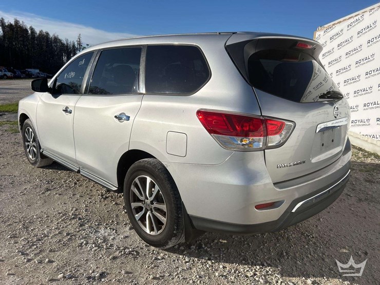 2013-nissan-pathfinder-image-4