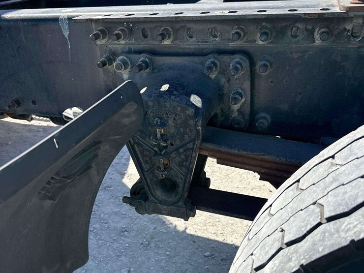 2006-volvo-vnm-s/a-day-cab-truck-tractor-image-18