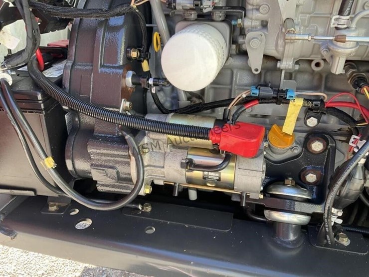 2015-bobcat-s750-image-12