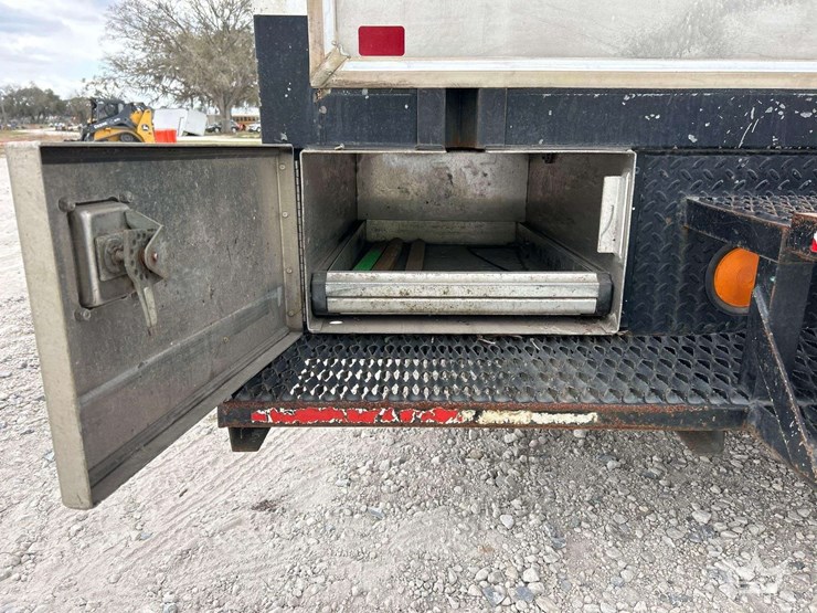 2012-ford-e450-image-54