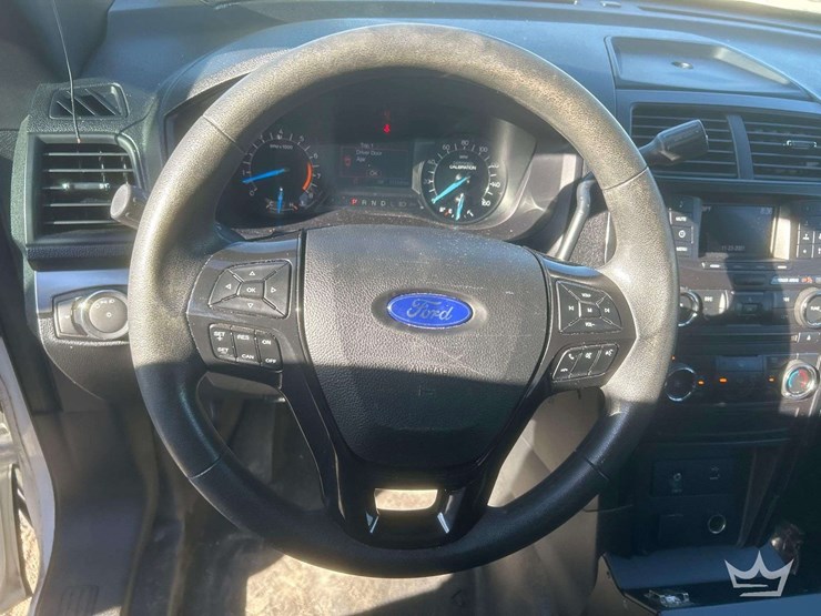 2016-ford-explorer-image-8