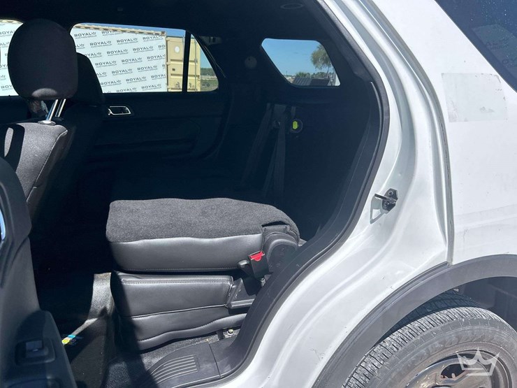 2016-ford-explorer-image-17