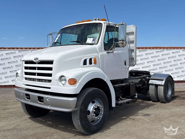 2003-sterling-l7500-image-1