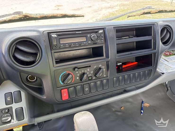 2018-hino-195-image-28