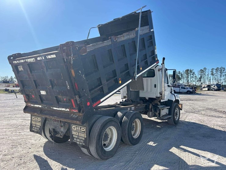 2014-freightliner-114sd-image-3