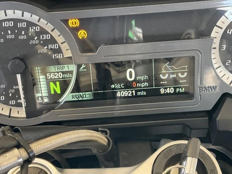 2015-bmw-1200rt-motorcycle-image-13