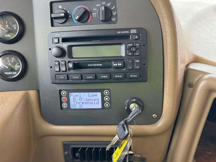 2005-freightliner-tropi-cal-t396-39ft.-class-a-motorhome-image-17