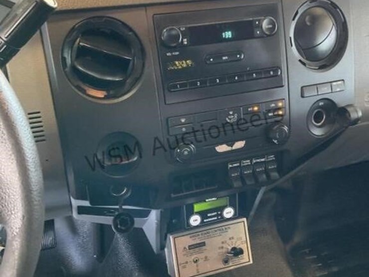 2013-ford-f550-image-21