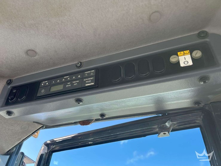 2016-komatsu-wa320-8-image-22