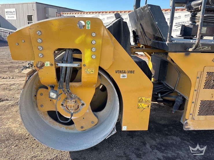 2014-caterpillar-cb54b-image-8