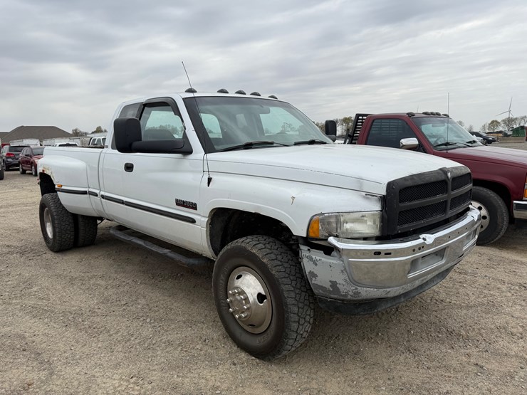 1999-dodge-ram-3500-image-1