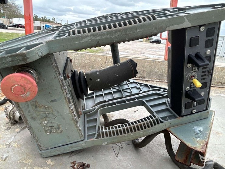 2008-jlg-3246es-image-14