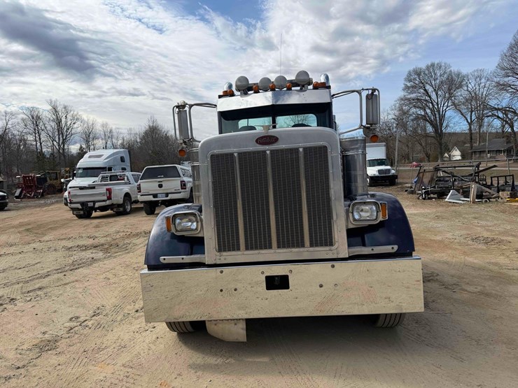 2007-peterbilt-379-image-3