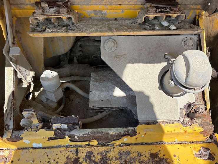 2020-komatsu-pc210-lc-image-13