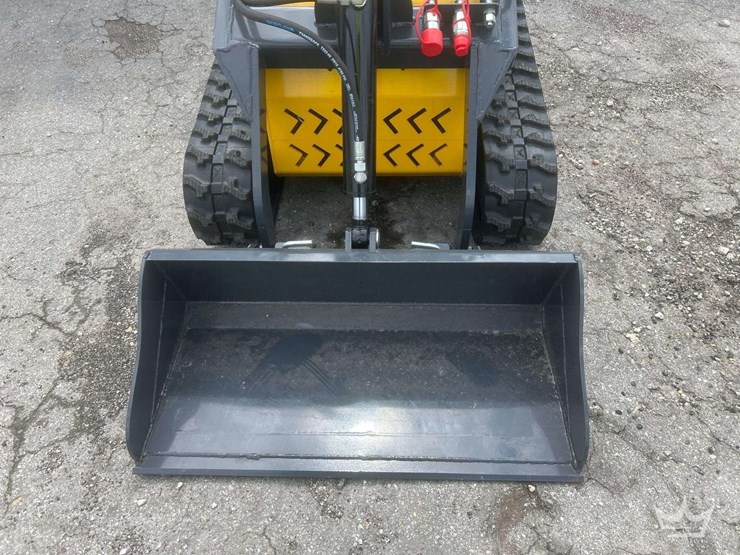 2025-sdlanch-sdll60-mini-stand-on-track-loader-skid-steer-image-10