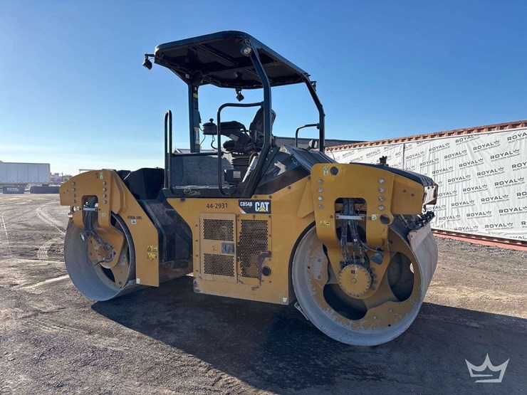 2014-caterpillar-cb54b-image-5