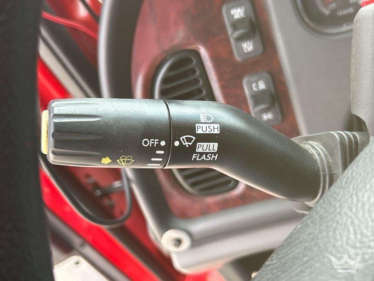 2016-freightliner-m2-106-image-15