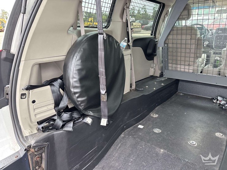 2014-dodge-caravan-image-13