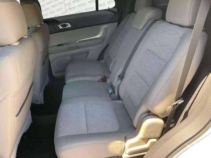 2014-ford-explorer-image-24