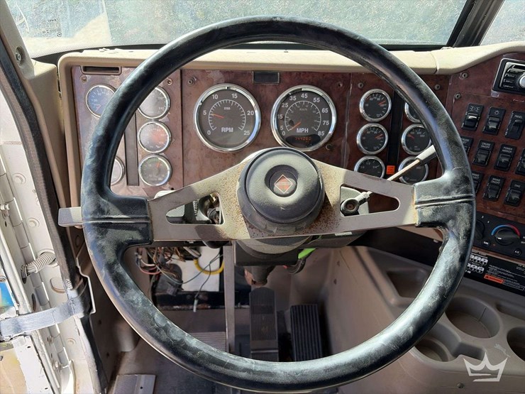 2007-international-9400i-t/a-sleeper-cab-truck-tractor-image-12