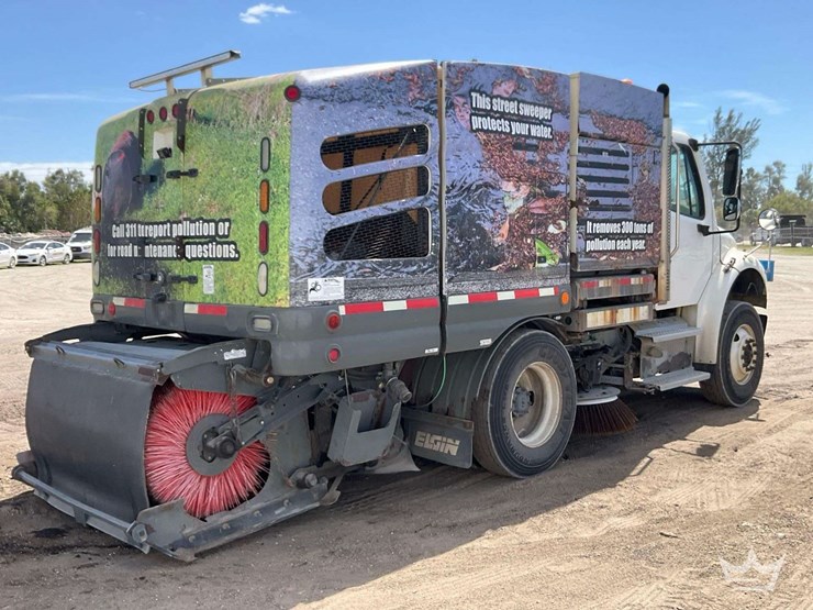 2018-freightliner-m2-106-image-3