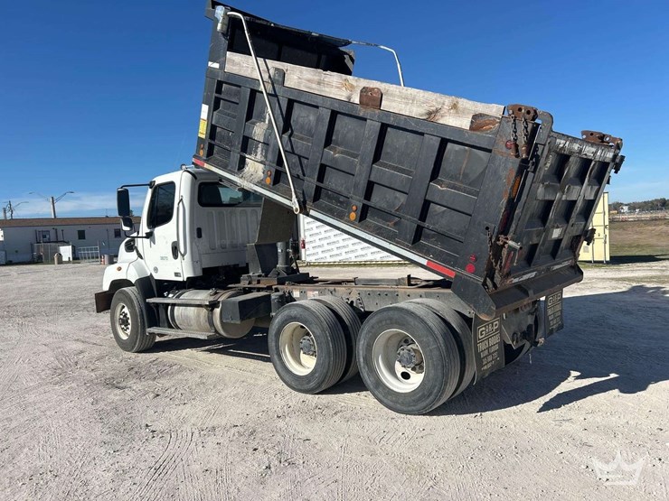 2014-freightliner-114sd-image-4