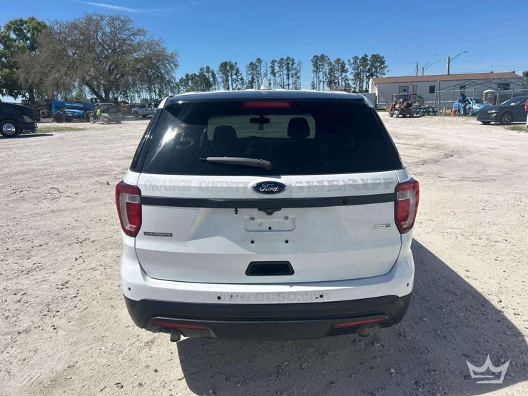 2016-ford-explorer-image-20