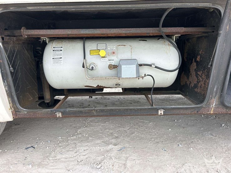 2005-freightliner-tropi-cal-t396-39ft.-class-a-motorhome-image-56