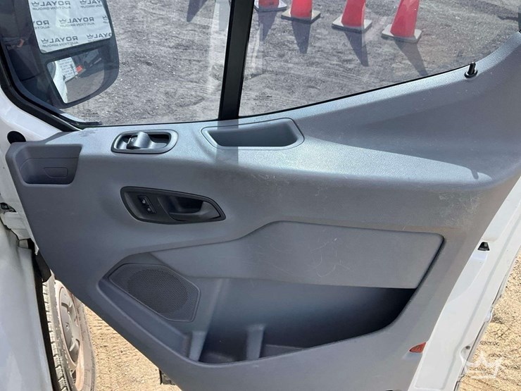 2015-ford-transit-image-23