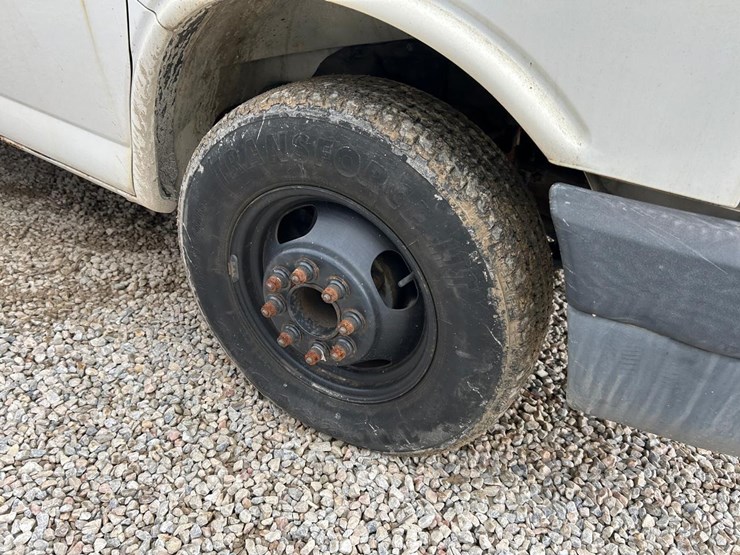 2004-utility-van-image-10