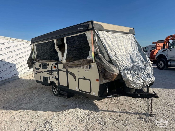 2017-forest-river-rockwood-hw275-s/a-pop-up-camper-trailer-image-2