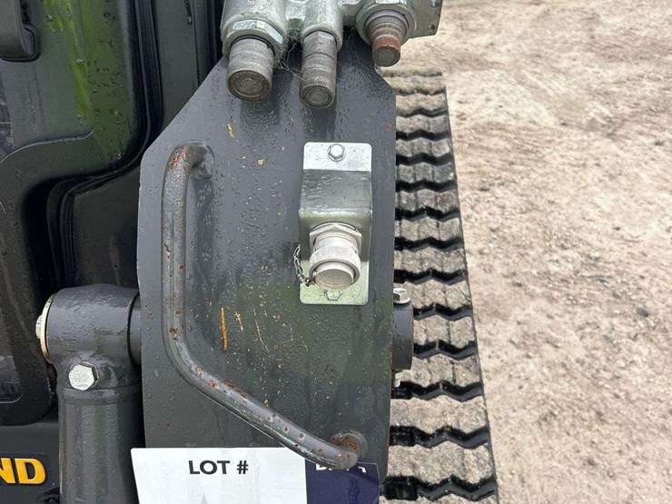 2023-new-holland-c327-image-14