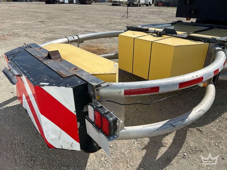 2017-freightliner-m2-106-image-24