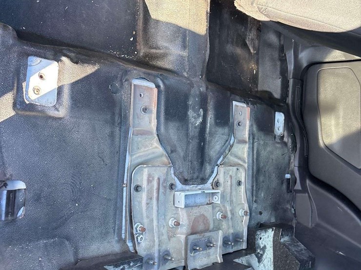 2015-ford-explorer-image-21