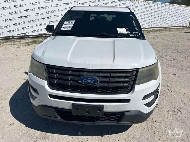 2019-ford-explorer-image-21