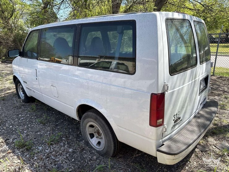 2000-chevrolet-astro-image-4