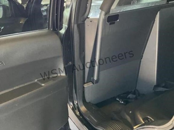 2017-ford-explorer-image-25