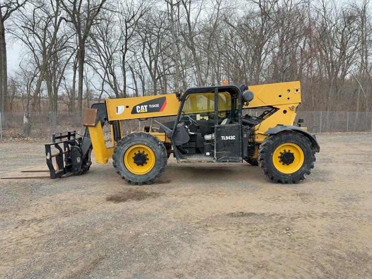 2014-caterpillar-tl943c-image-2