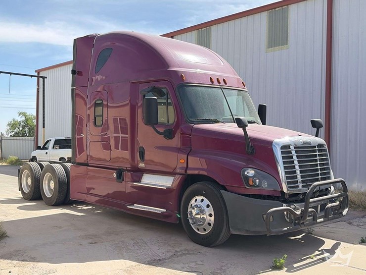 2018-freightliner-cascadia-125-image-2