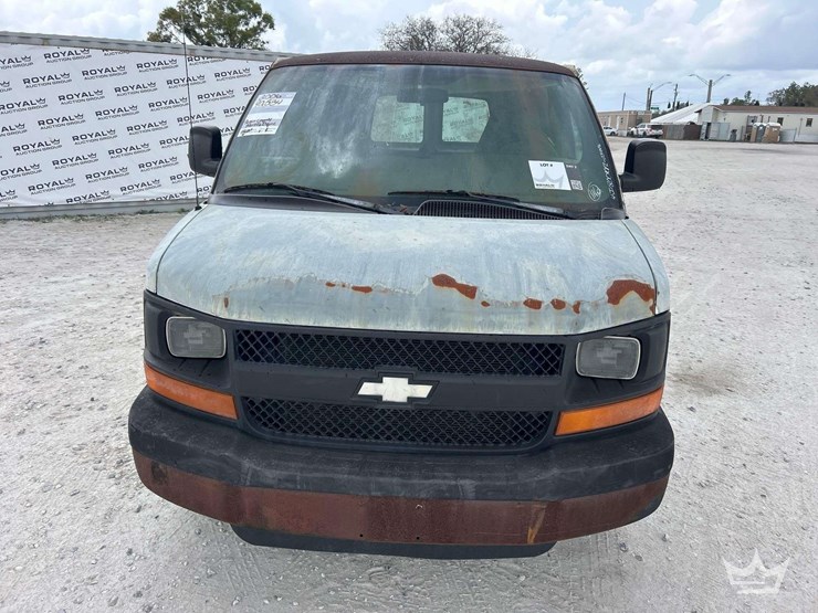 2016-chevrolet-express-2500-image-22