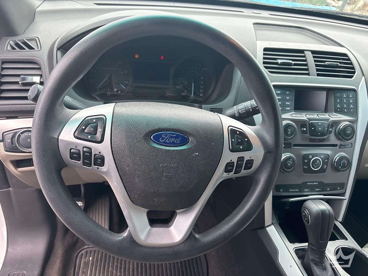 2013-ford-explorer-image-13