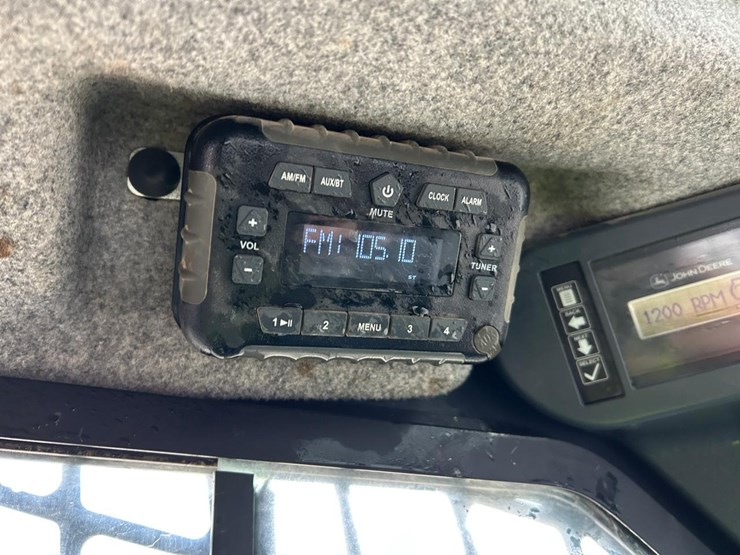 2021-deere-325g-image-26