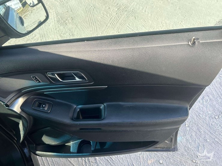 2016-ford-explorer-image-26